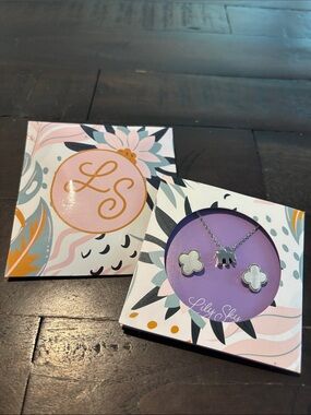 NEW Lily Sky Elephant Necklace & Clover Stud Earrings Set